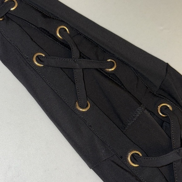 Carmen Marc Valvo blouse cold shoulder cutouts on short sleeves Size small NWT - Picture 6 of 8